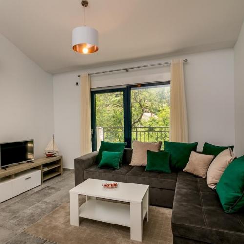 Apartman Sa 1 Spavaćom Sobom i balkonom pogled dvorište